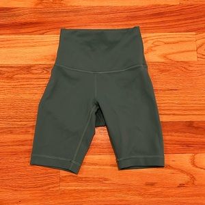 Lululemon Wunder Train High-Rise Short 4 Inch Size: 0